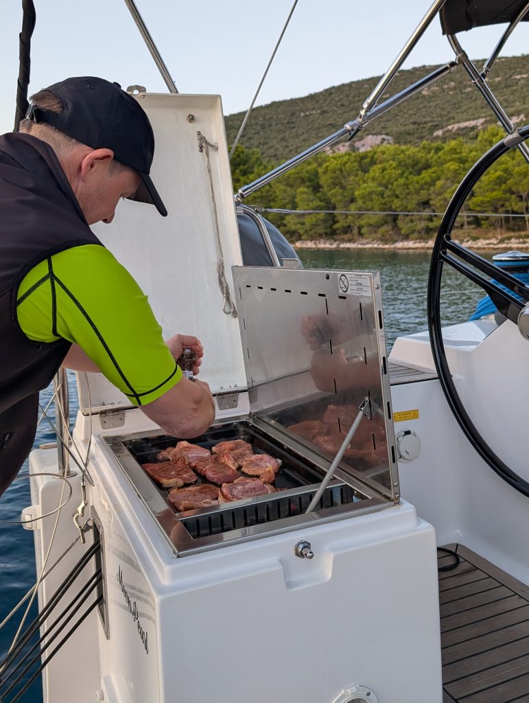 An Bord der Moon Pearl wurde gegrillt.