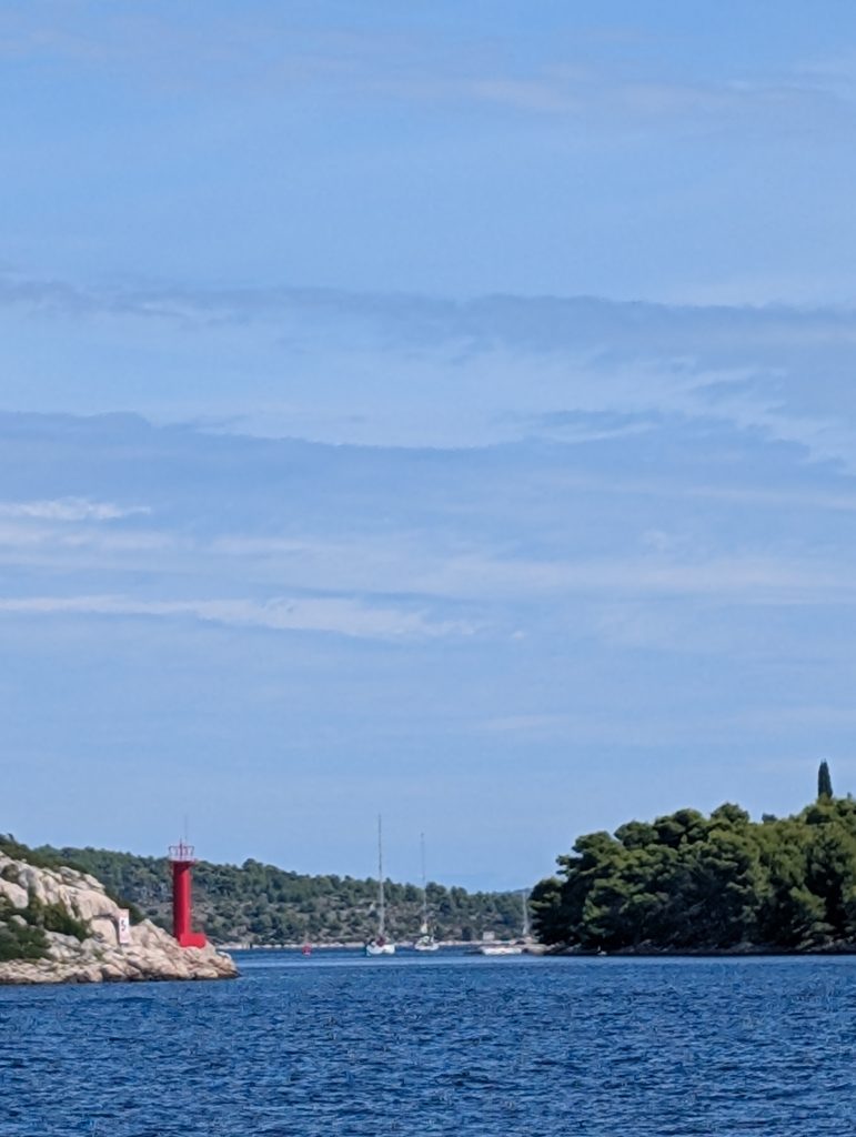 Durch die enge Fahrrinne ging es wieder raus aus dem Nationalpark.